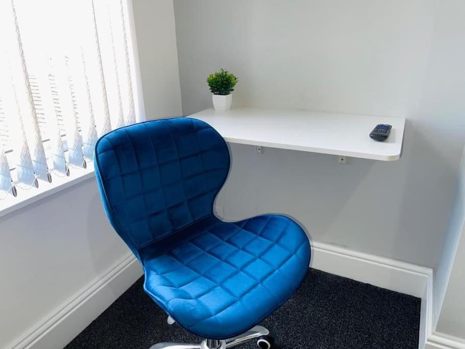 Whitmore House By Rmr - Newly Refurbed - Modern - Parking - Stoke-on-Trent