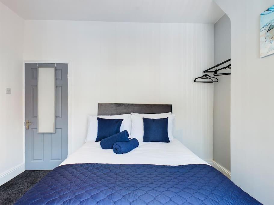Holiday home Whitmore House By Rmr - Newly Refurbed - Modern - Parking -