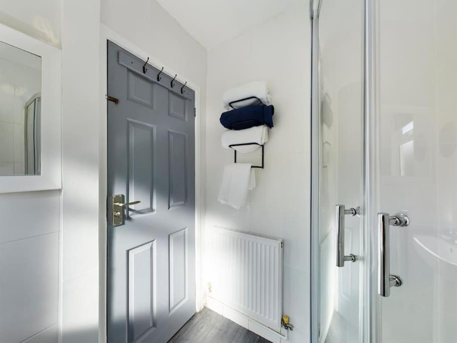 Whitmore House By Rmr - Newly Refurbed - Modern - Parking - * Stoke-on-Trent