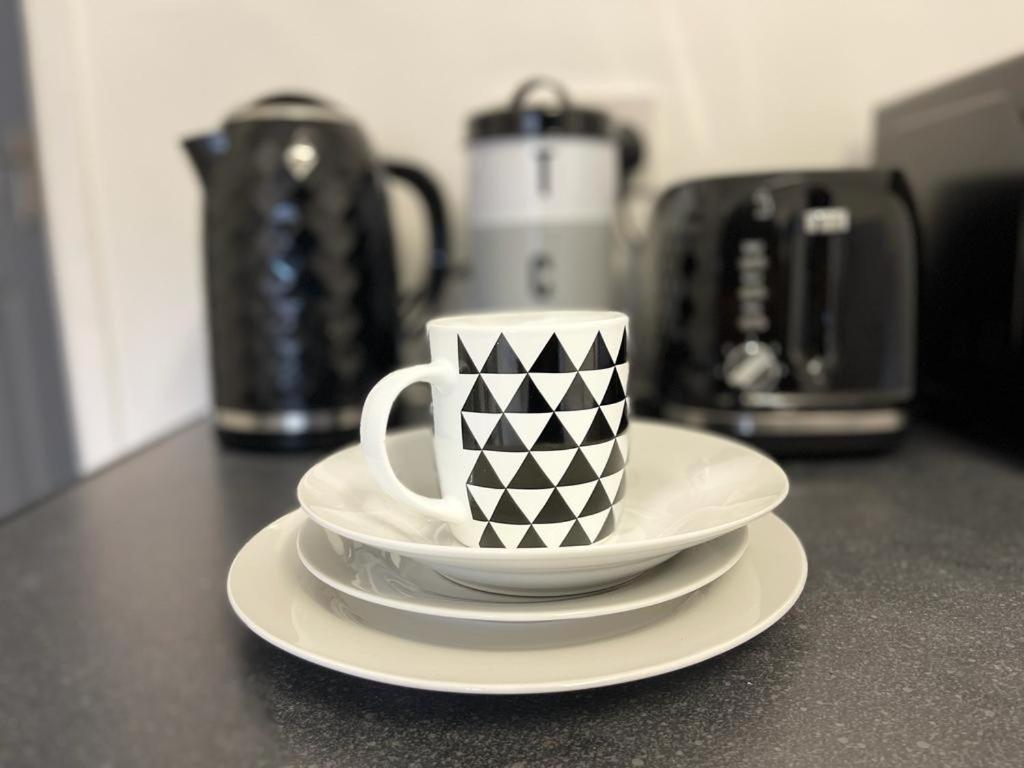 Whitmore House By Rmr - Newly Refurbed - Modern - Parking - Holiday home Stoke-on-Trent